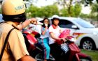 Vụ CSGT 'giơ chân', đôi nam nữ lao vào dải phân cách: Luật sư nói gì?